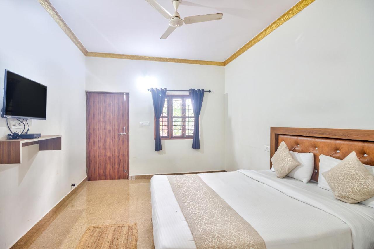 Calangute Bay Hotel Bagian luar foto
